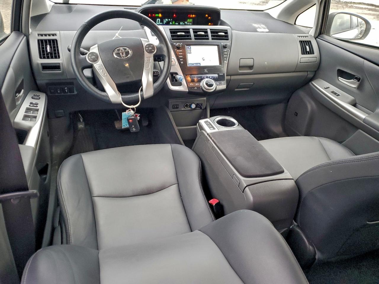 2014 Toyota Prius V - zdjęcie 8
