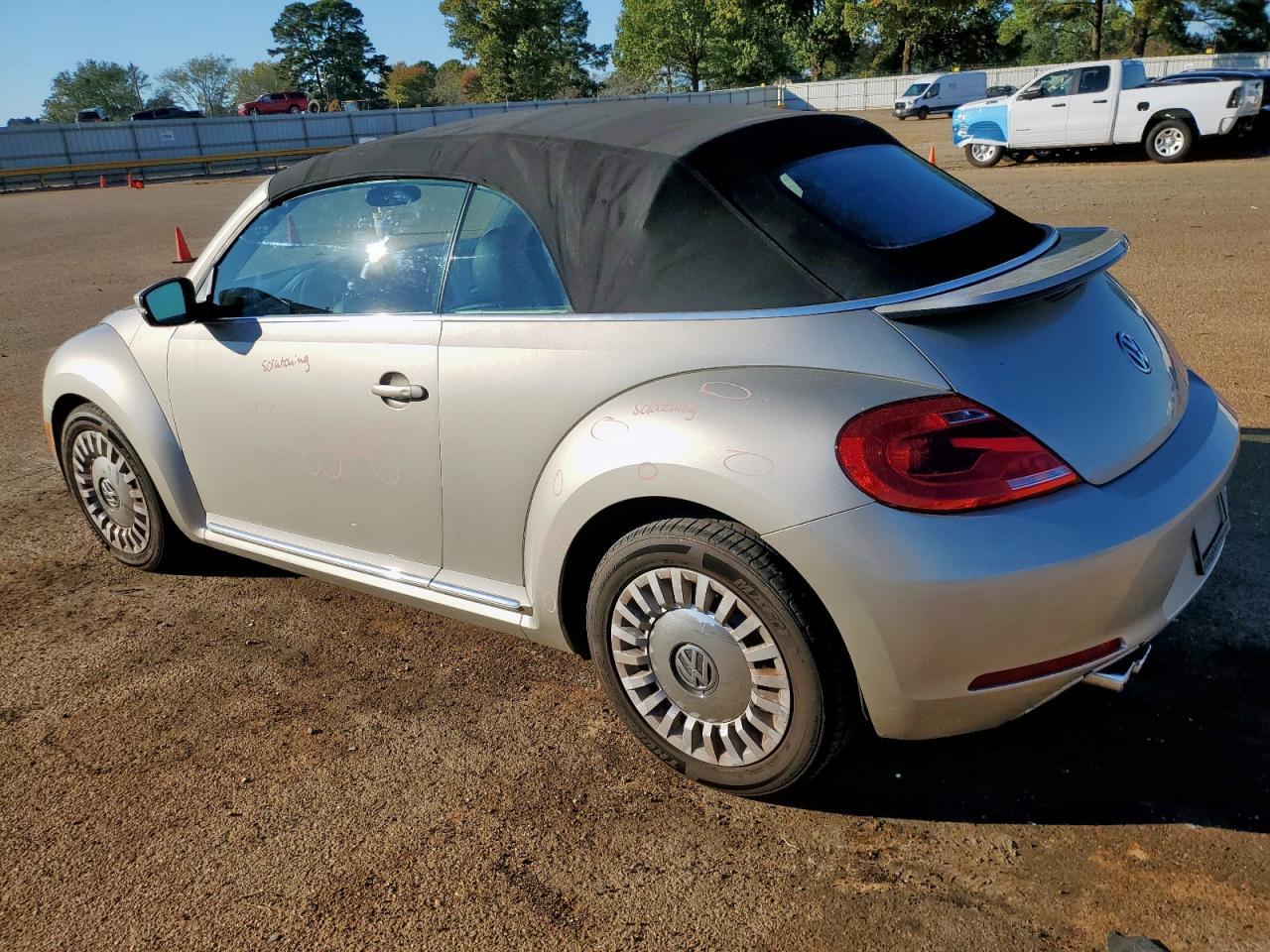 2013 Volkswagen Beetle - zdjęcie 2