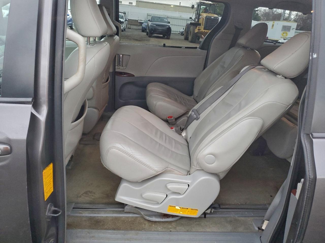 2013 Toyota Sienna Xle - zdjęcie 11
