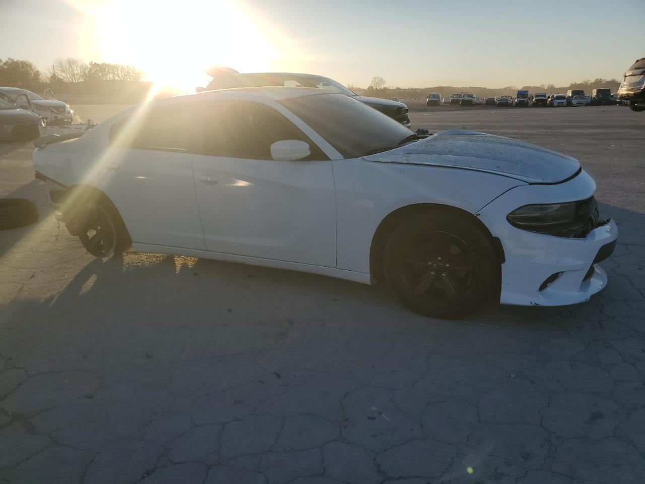 2016 Dodge Charger Sxt - zdjęcie 4