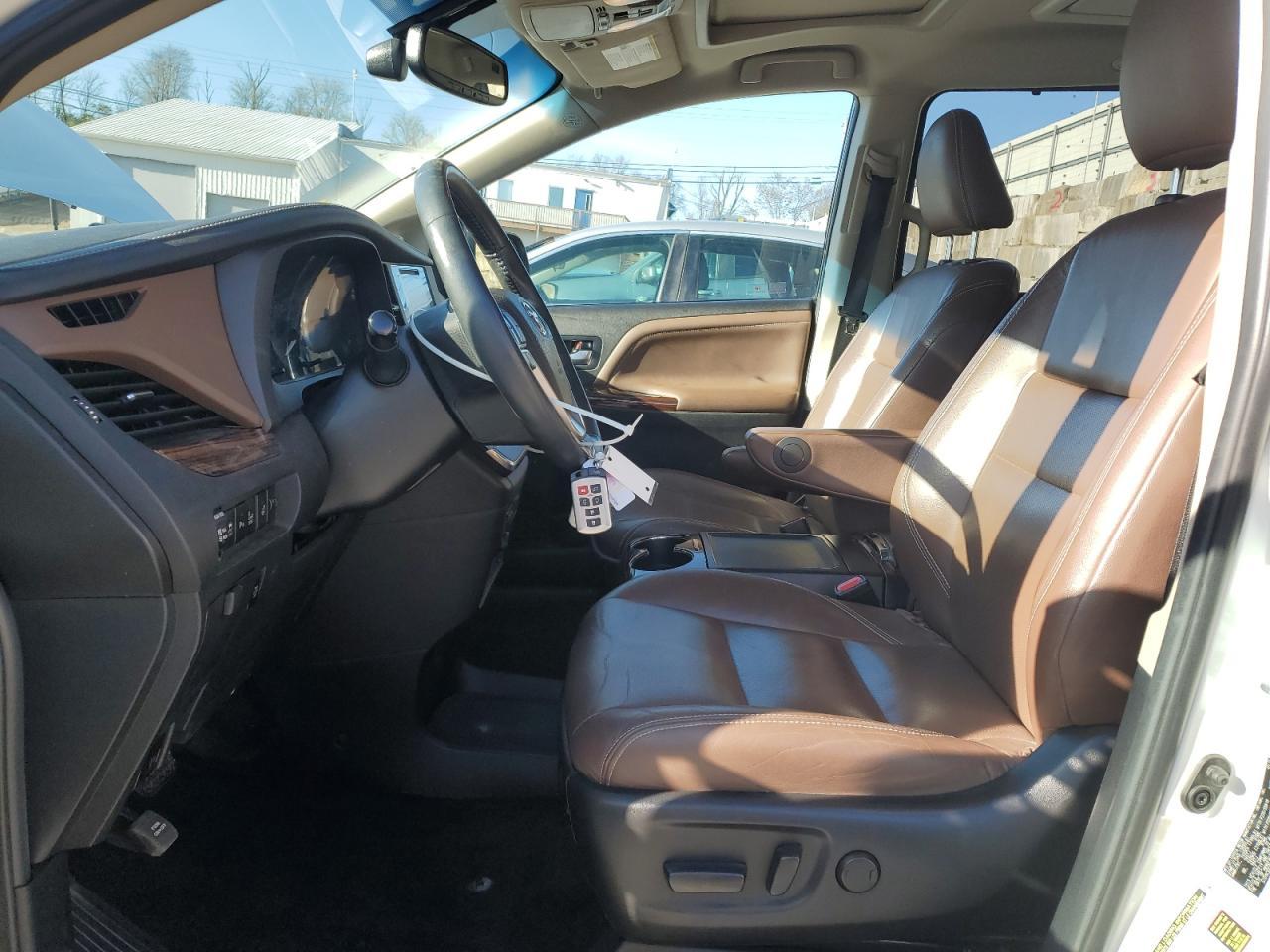 2015 Toyota Sienna Xle - zdjęcie 7