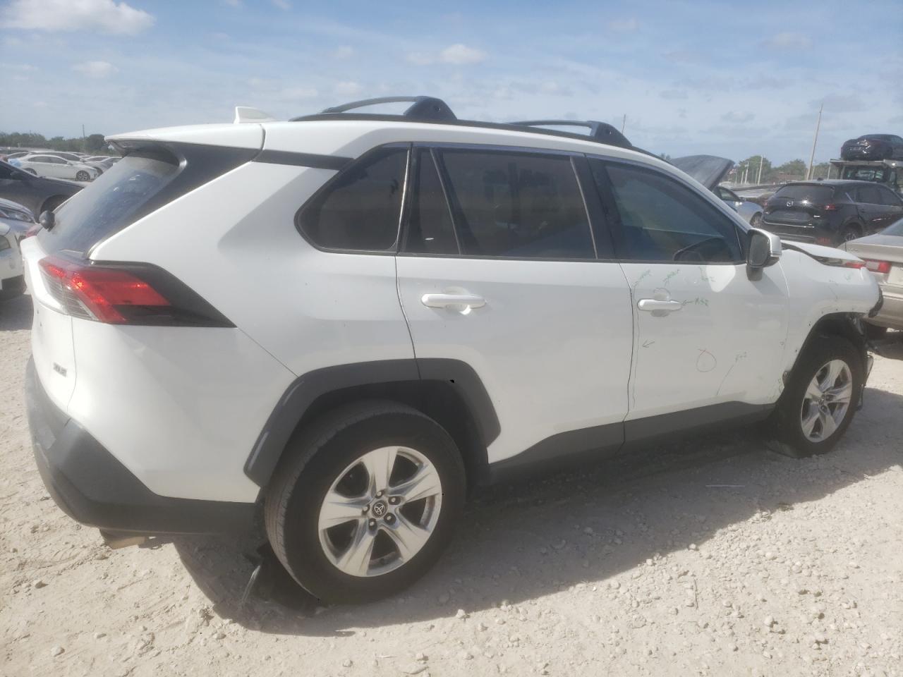 2020 Toyota RAV 4 - zdjęcie 3