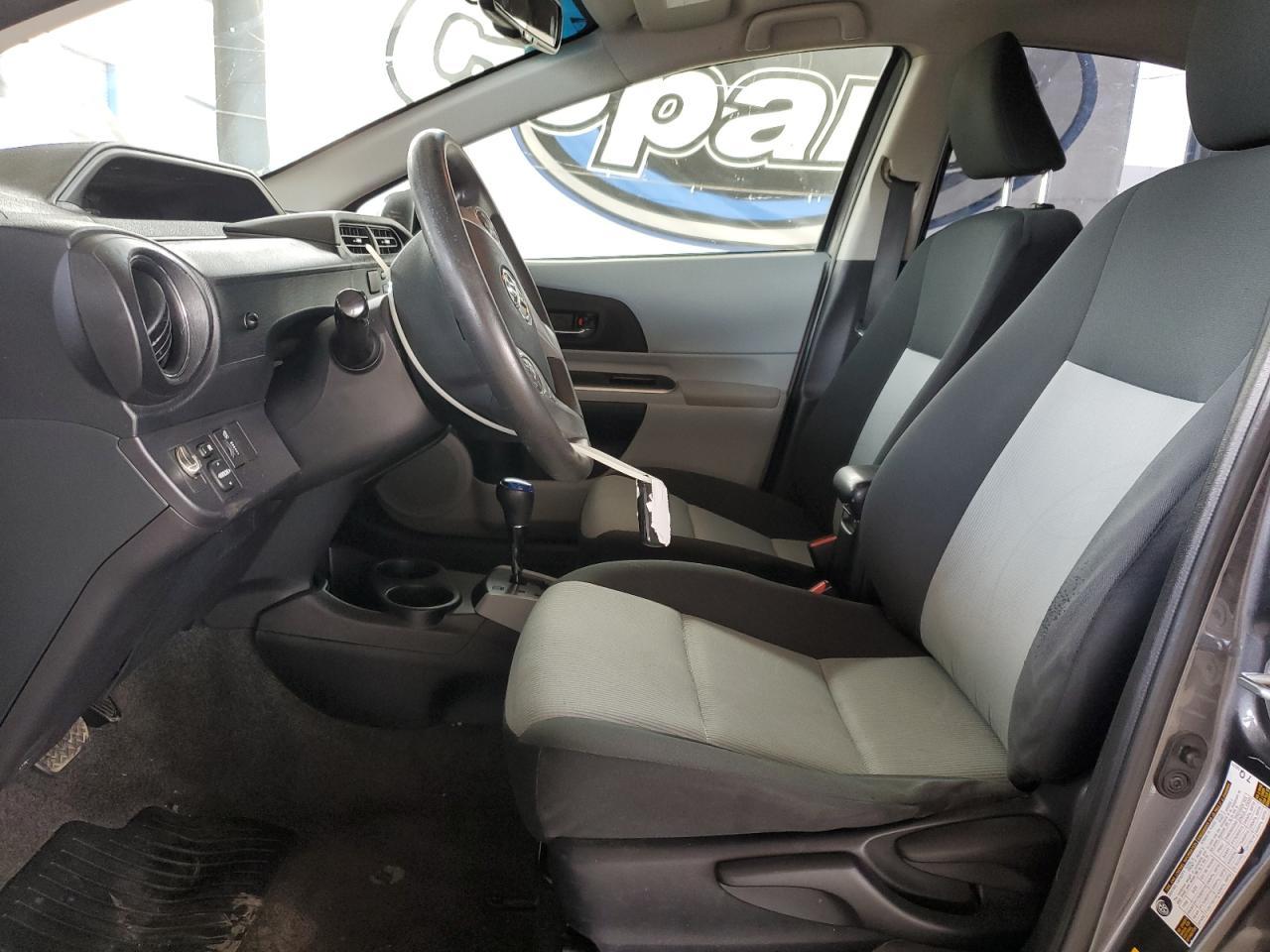 2014 Toyota Prius c - zdjęcie 7