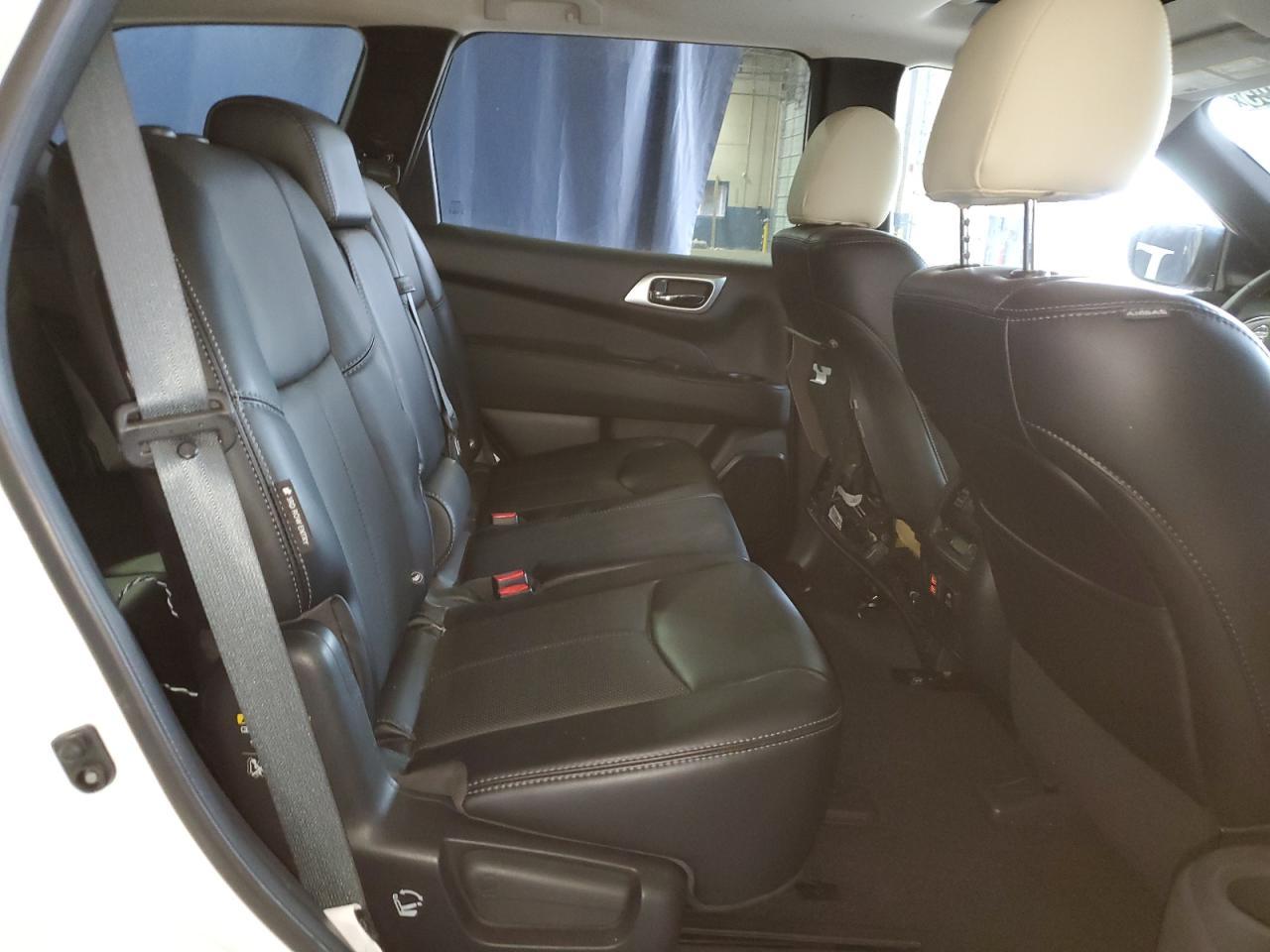 2018 Nissan Pathfinder - zdjęcie 11