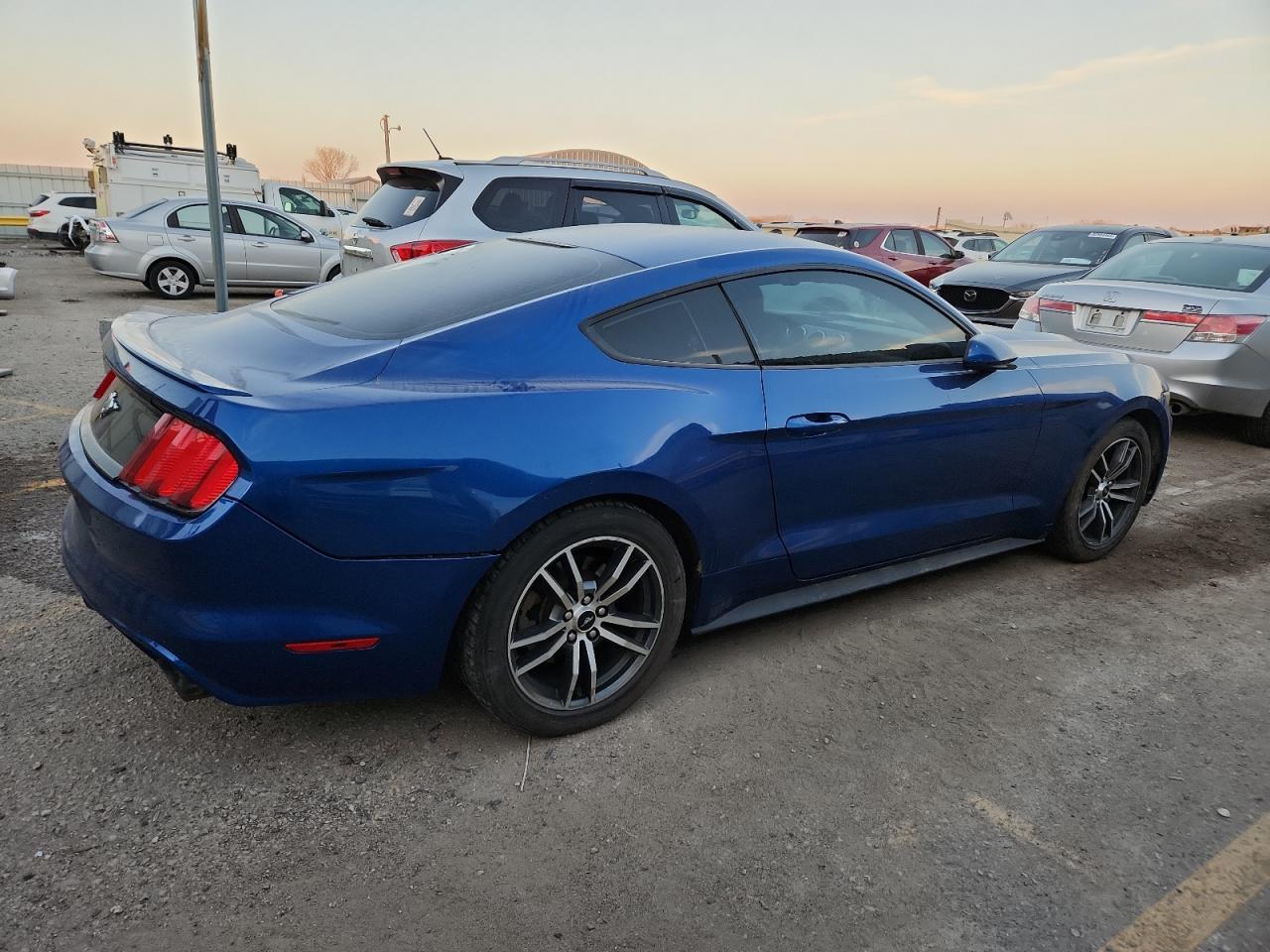 2017 Ford Mustang - zdjęcie 3