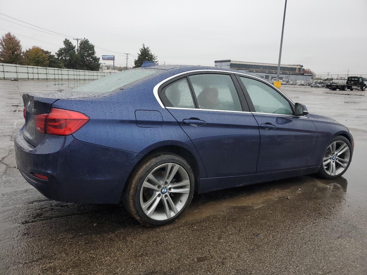 2017 BMW Seria 3 - zdjęcie 3