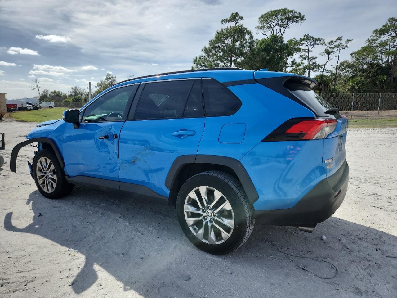 2021 Toyota RAV 4 - zdjęcie 2