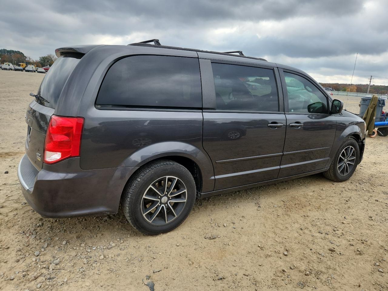 2017 Dodge Grand Caravan Gt - zdjęcie 3