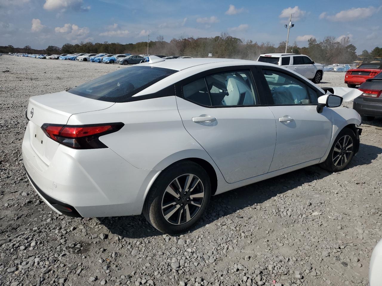 2025 Nissan Versa Sv - zdjęcie 3