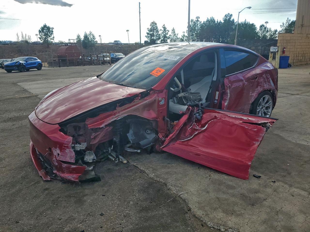 2024 Tesla Model Y - zdjęcie główne