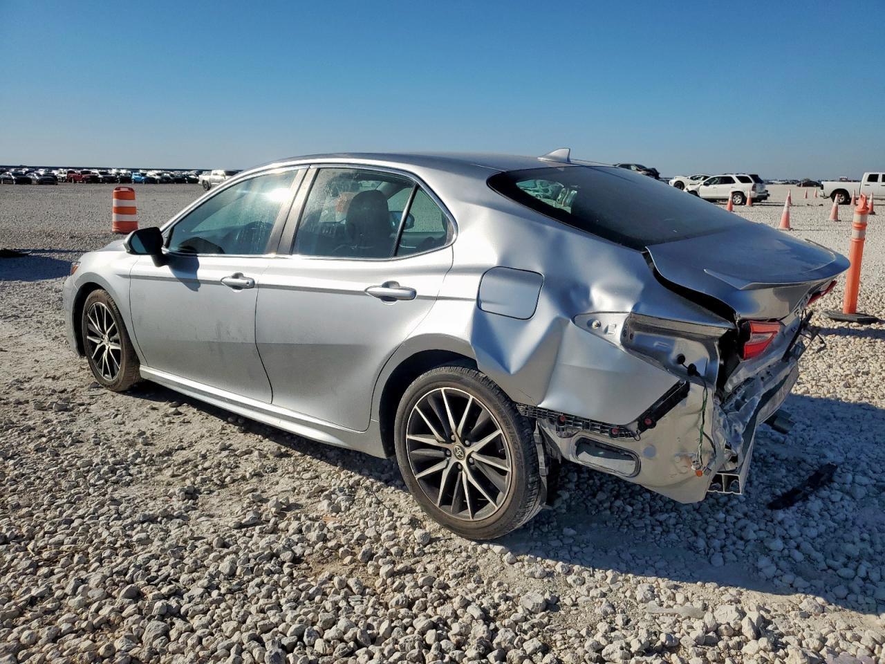 2020 Toyota Camry - zdjęcie 2