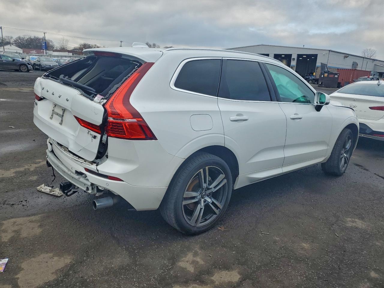 2021 Volvo XC60 - zdjęcie 3