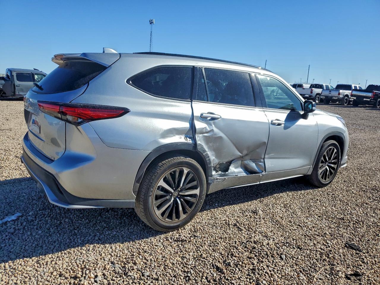 2021 Toyota Highlander - zdjęcie 3