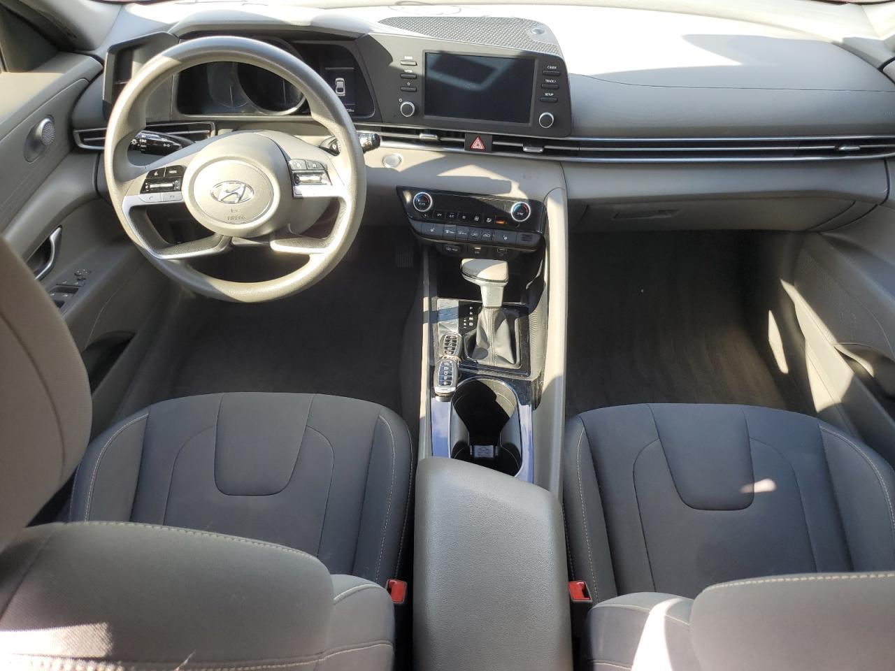 2021 Hyundai Elantra - zdjęcie 8