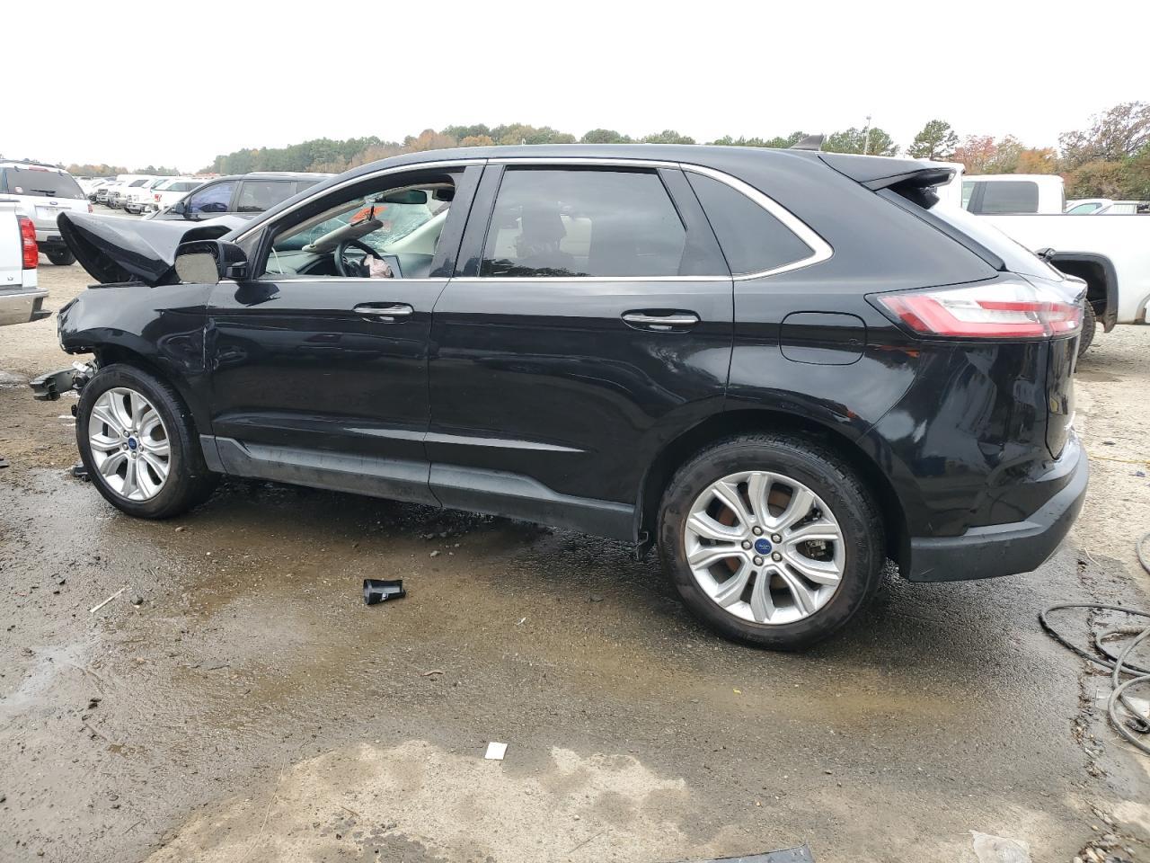 2022 Ford Edge Titanium - zdjęcie 2