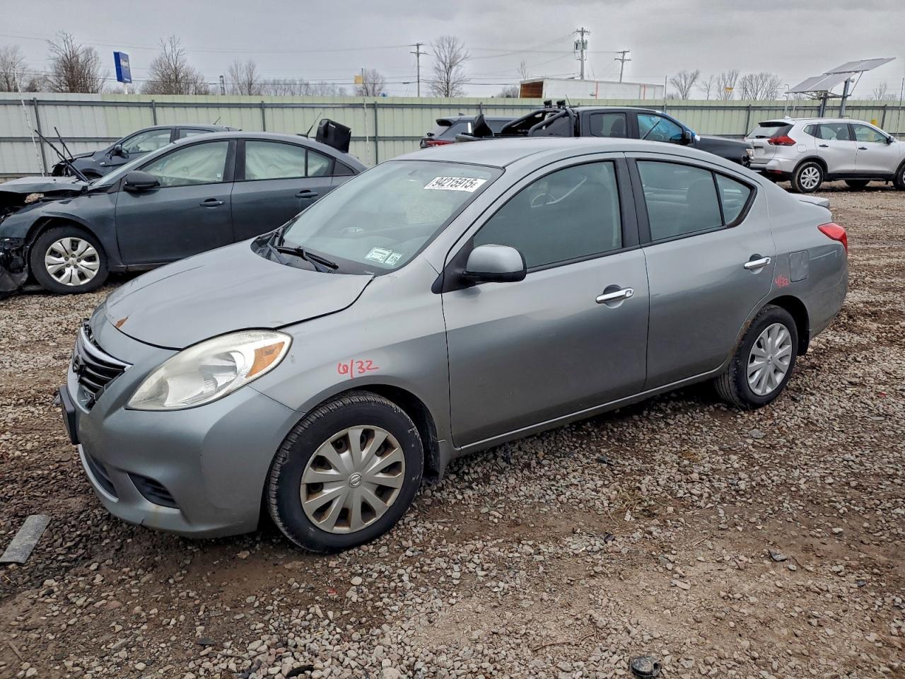 2013 Nissan Versa - zdjęcie główne