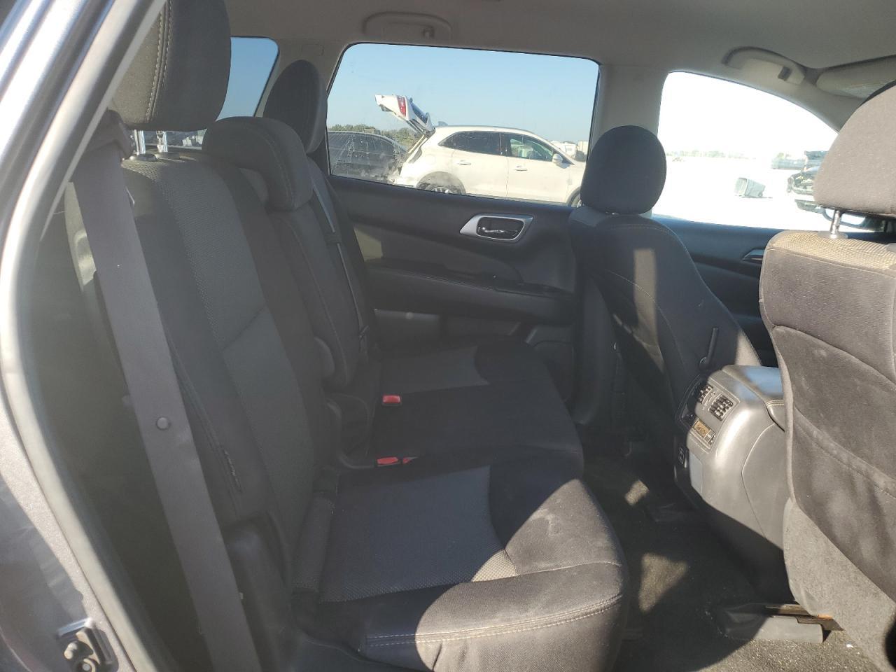 2018 Nissan Pathfinder - zdjęcie 11