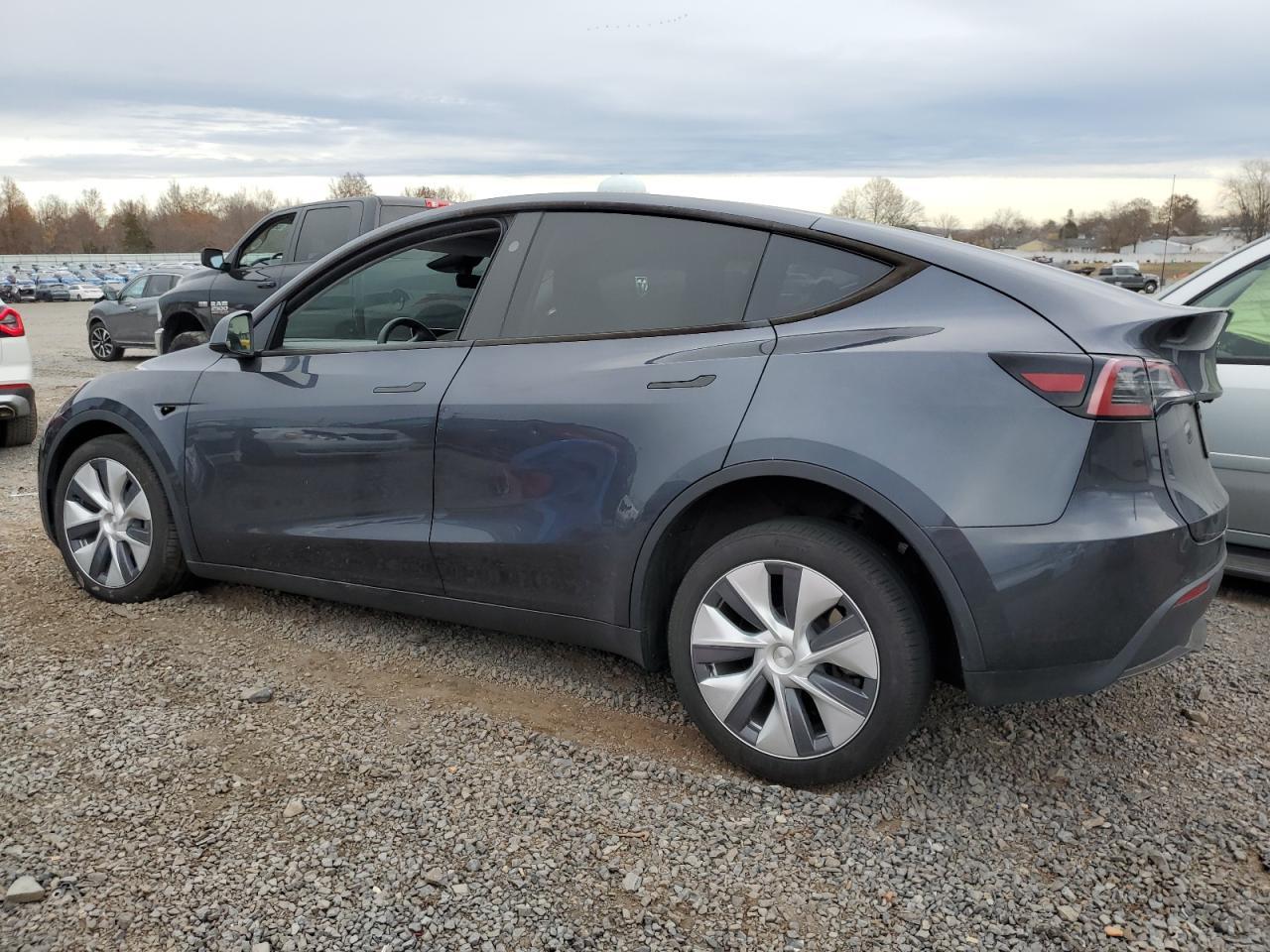 2024 Tesla Model Y - zdjęcie 2