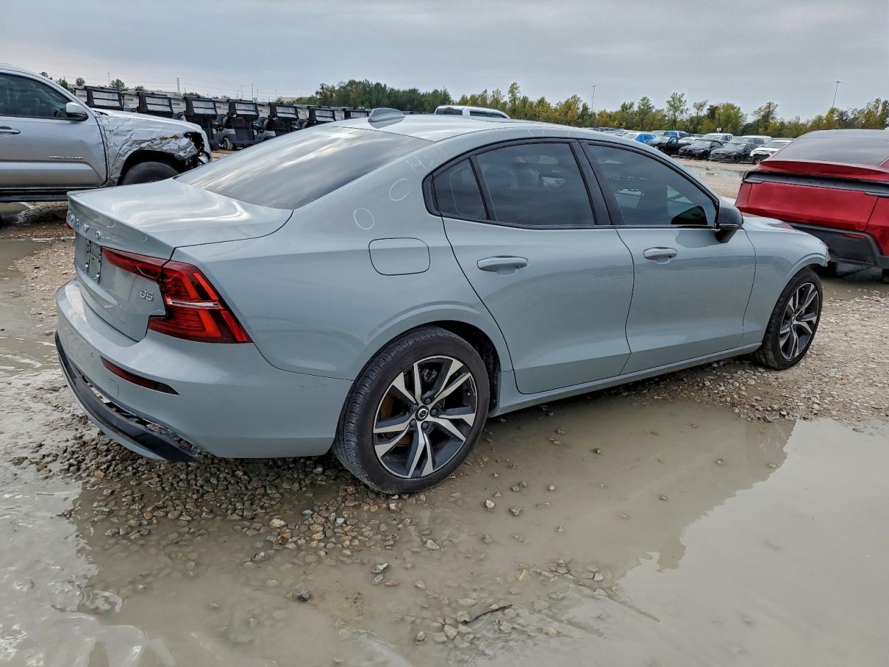 2025 Volvo S60 Core - zdjęcie 3