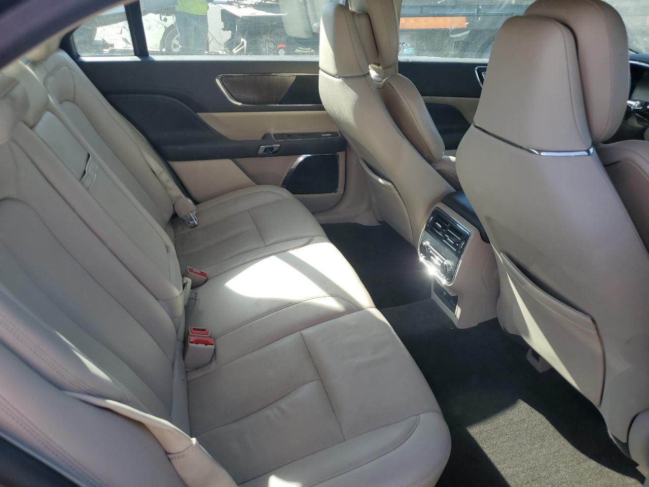 2017 Lincoln Continental - zdjęcie 10