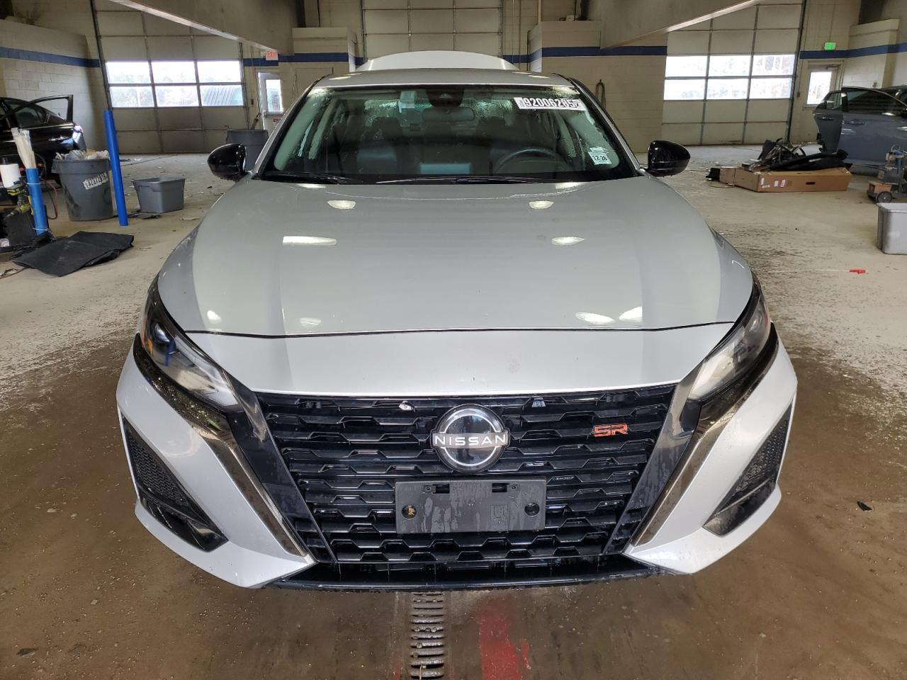 2024 Nissan Altima - zdjęcie 5