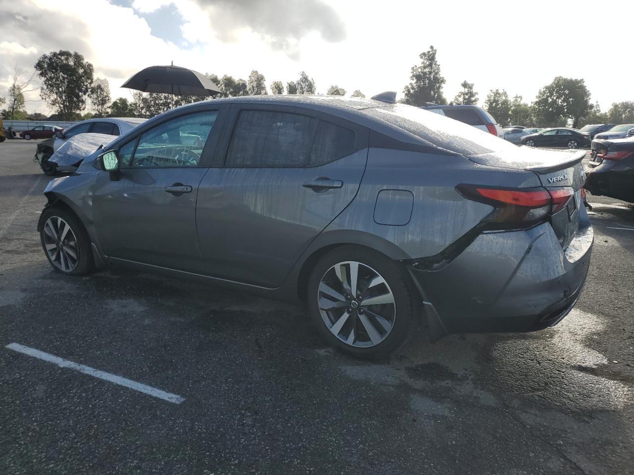 2020 Nissan Versa - zdjęcie 2