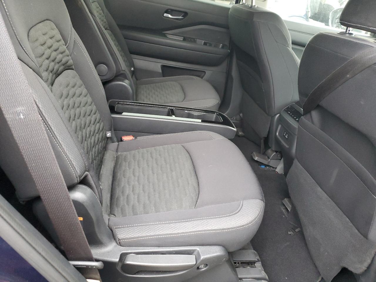 2022 Nissan Pathfinder Sv - zdjęcie 11