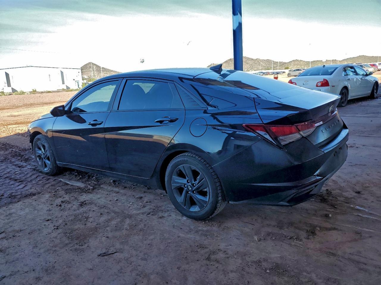 2023 Hyundai Elantra - zdjęcie 2