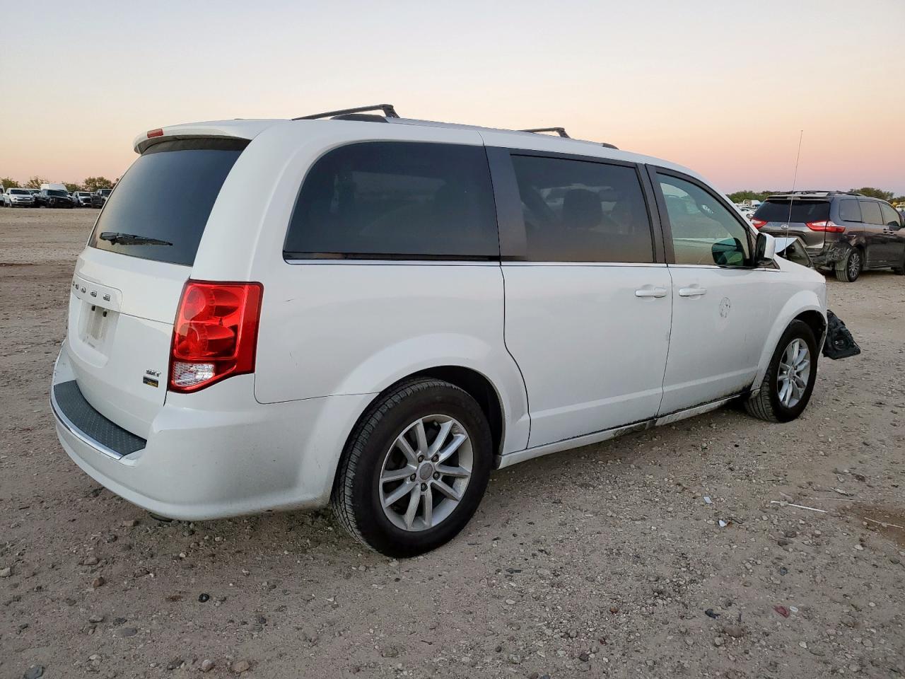 2019 Dodge Grand Caravan Sxt - zdjęcie 3