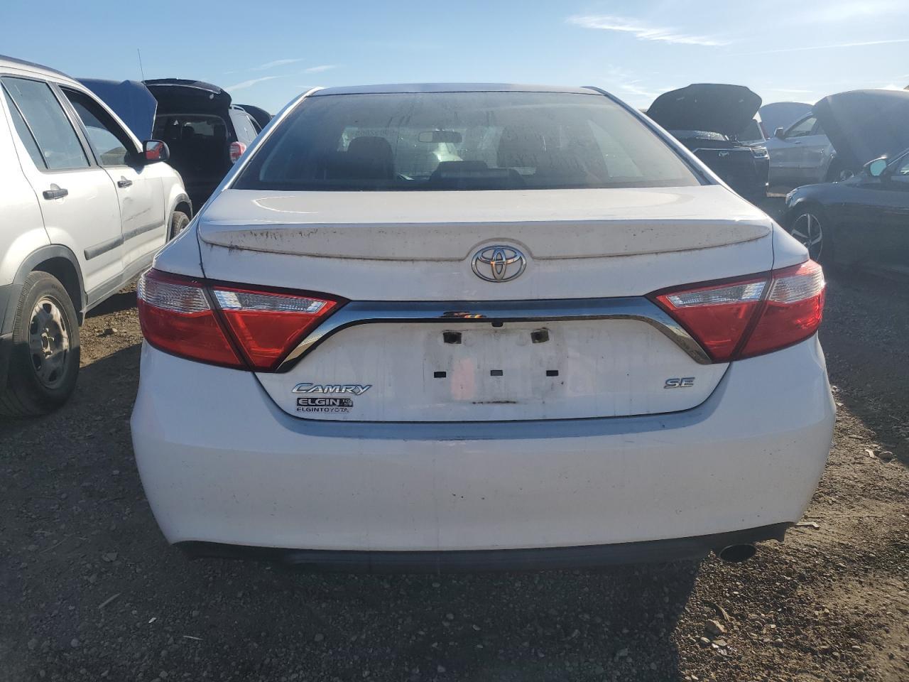 2015 Toyota Camry Le - zdjęcie 6