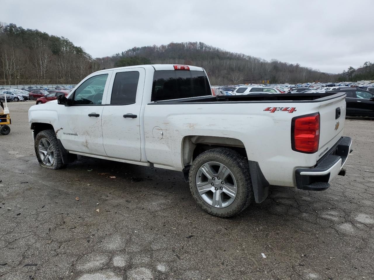2018 Chevrolet Silverado K1500 Custom - zdjęcie 2