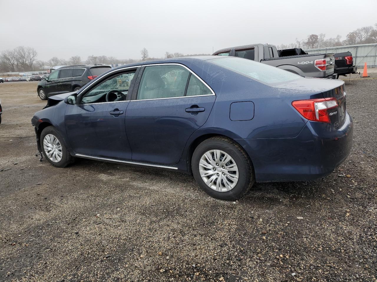 2014 Toyota Camry - zdjęcie 2