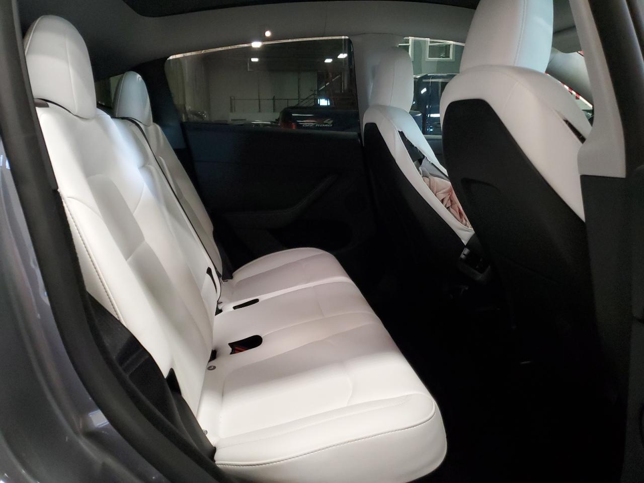 2024 Tesla Model Y - zdjęcie 11