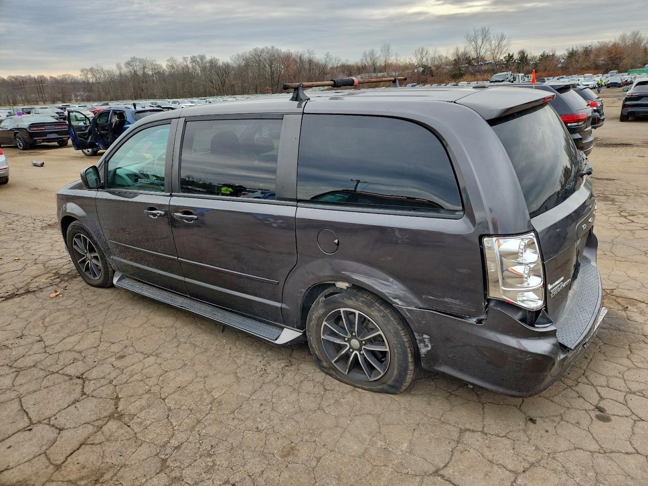 2016 Dodge Caravan - zdjęcie 2