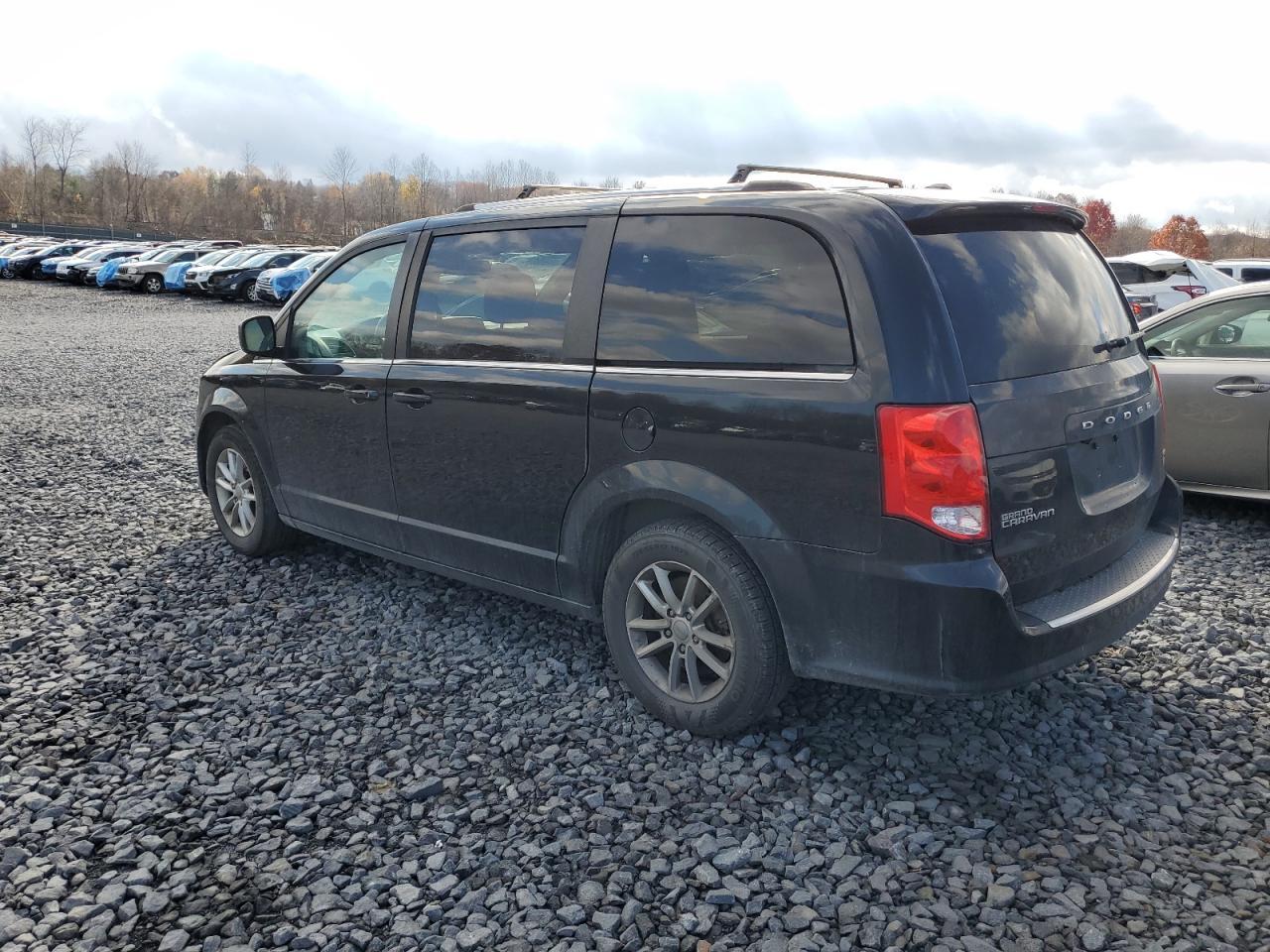 2019 Dodge Caravan - zdjęcie 2