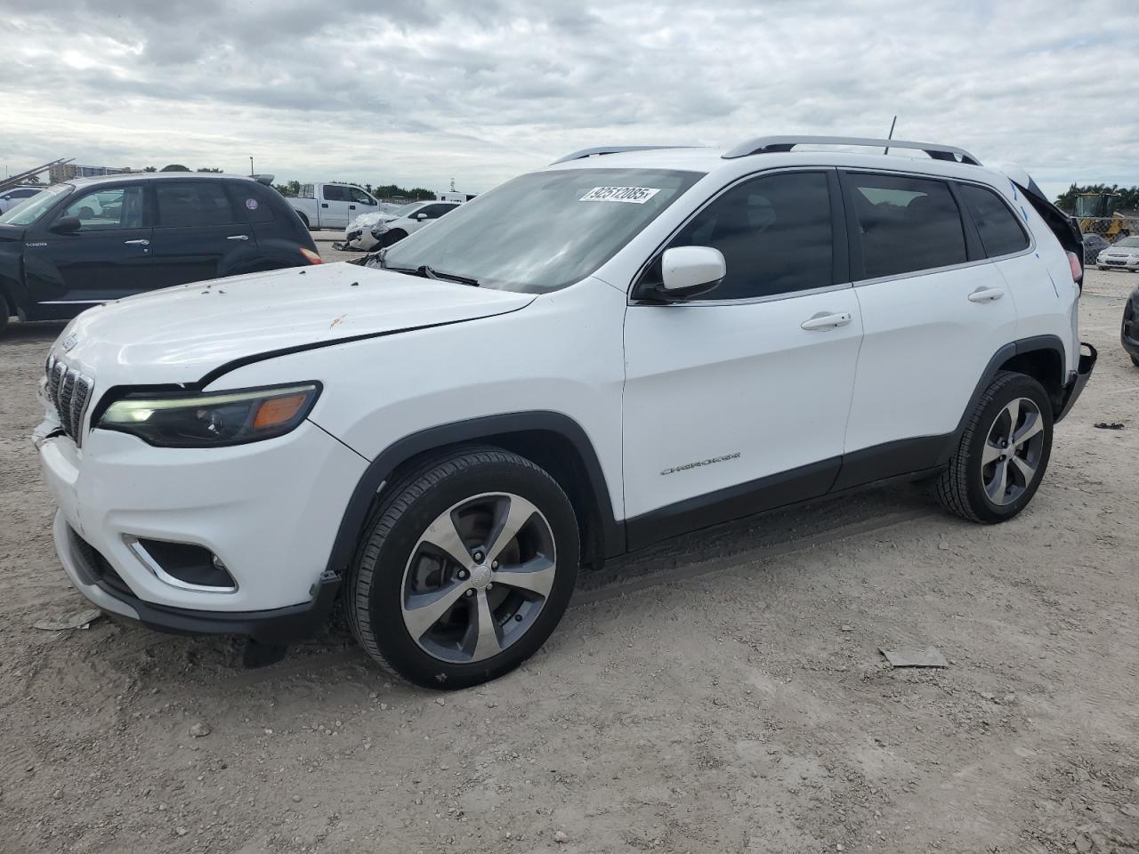 2020 Jeep Cherokee - zdjęcie główne