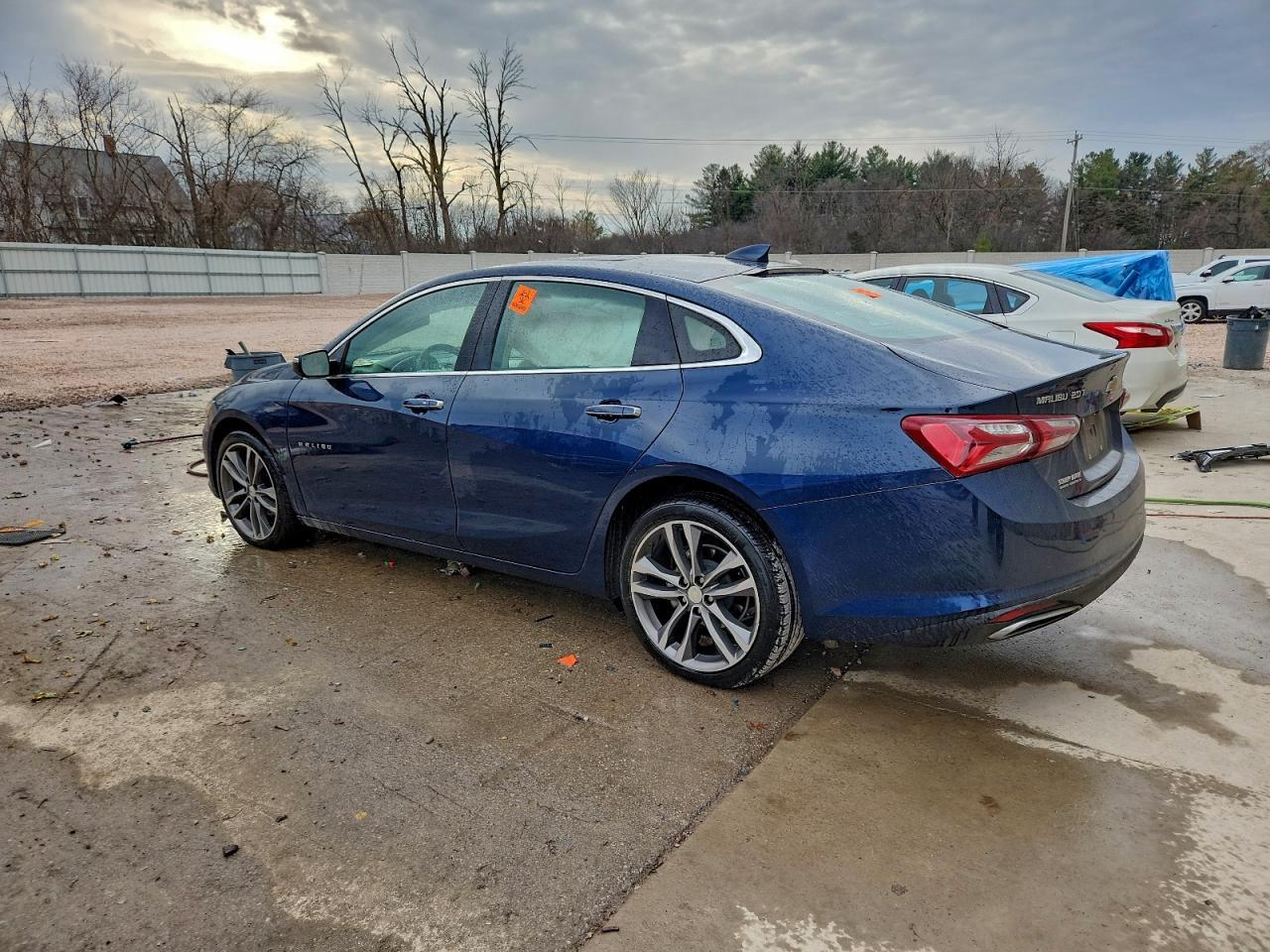 2021 Chevrolet Malibu Premier - zdjęcie 2