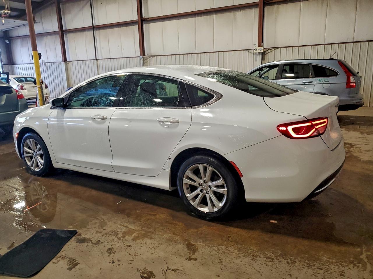2016 Chrysler 200 - zdjęcie 2