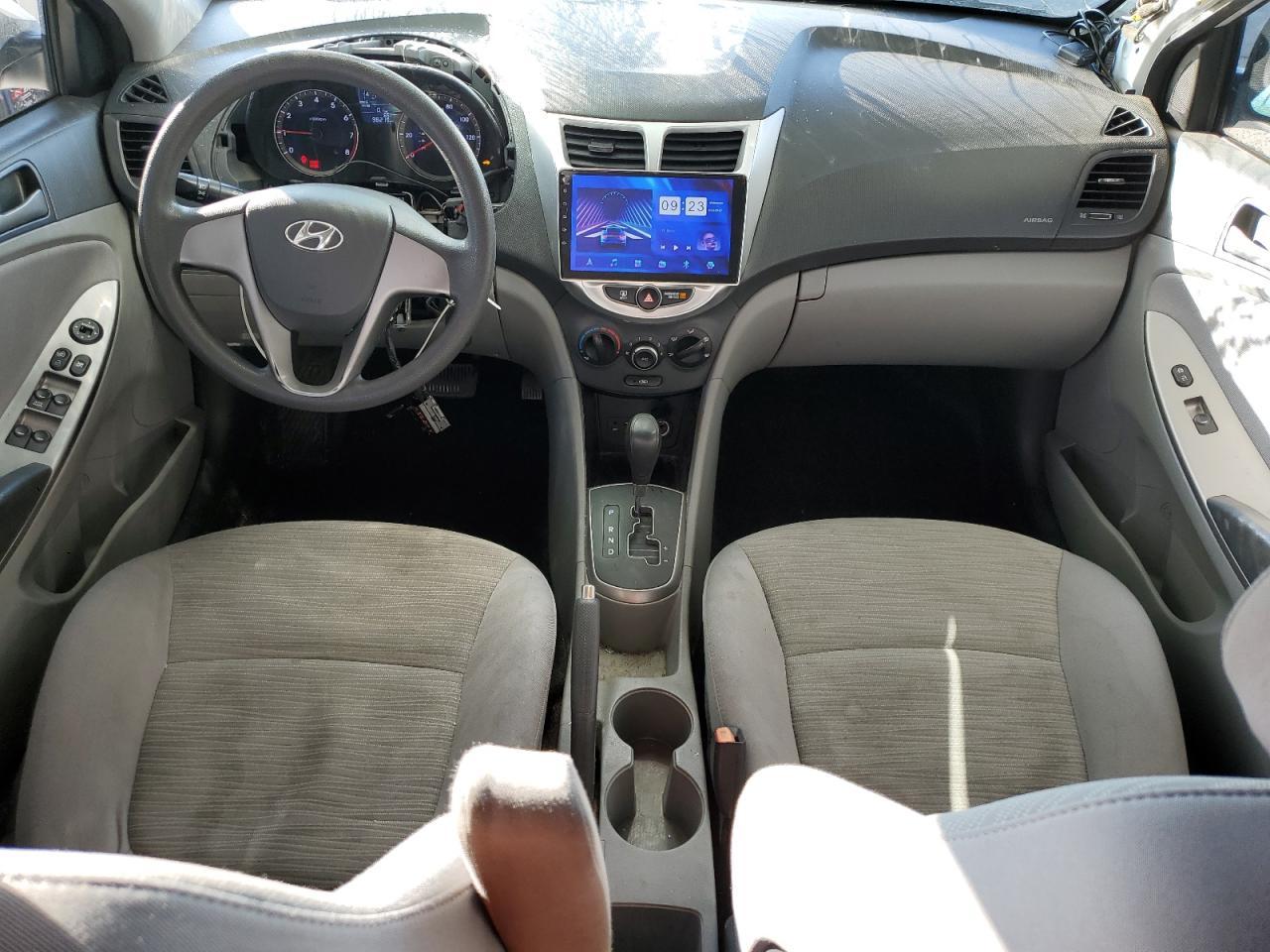 2017 Hyundai Accent - zdjęcie 8