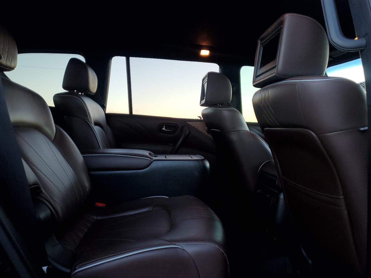 2015 Infiniti QX80 - zdjęcie 11