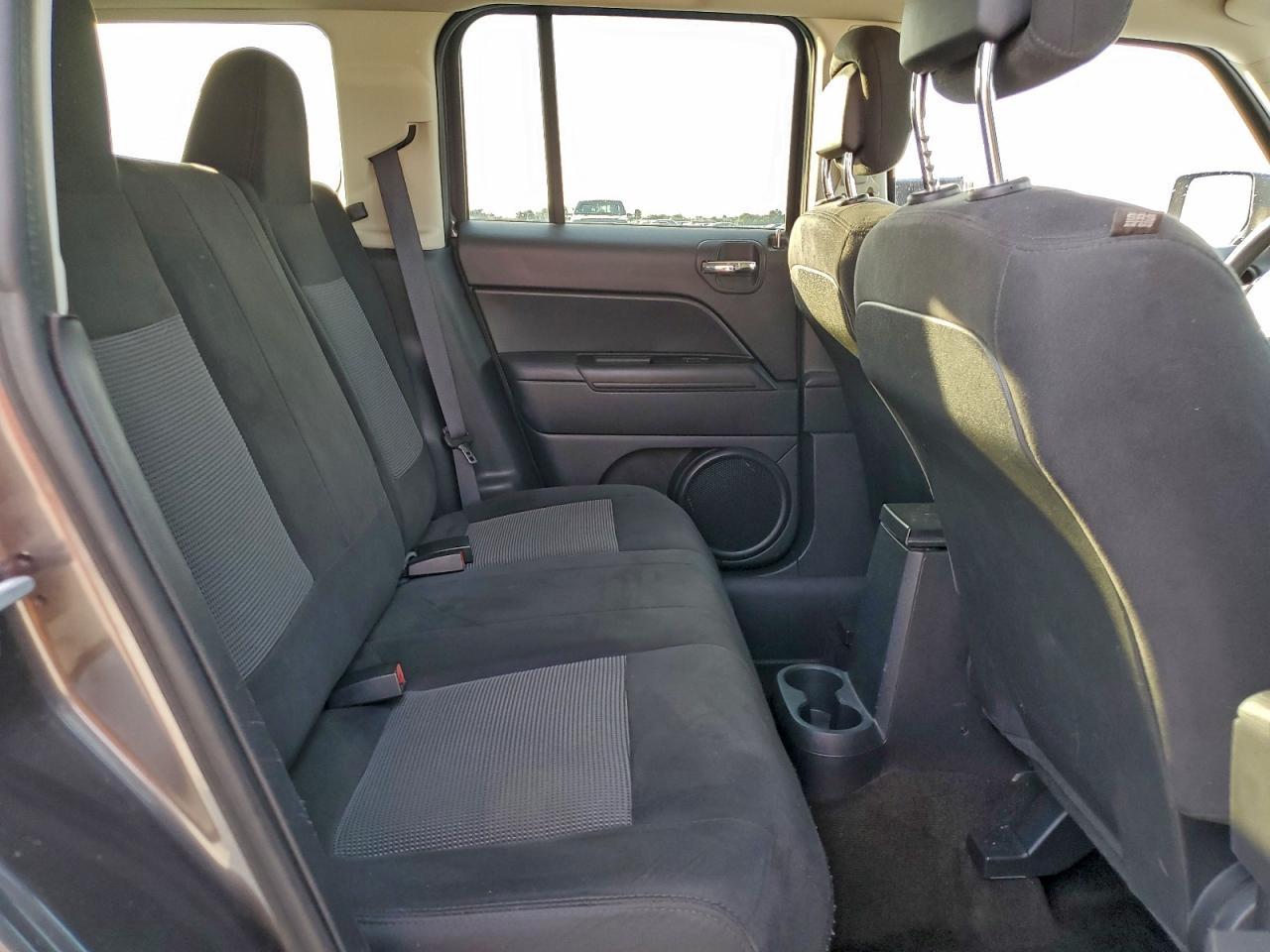 2015 Jeep Liberty (Patriot) - zdjęcie 10