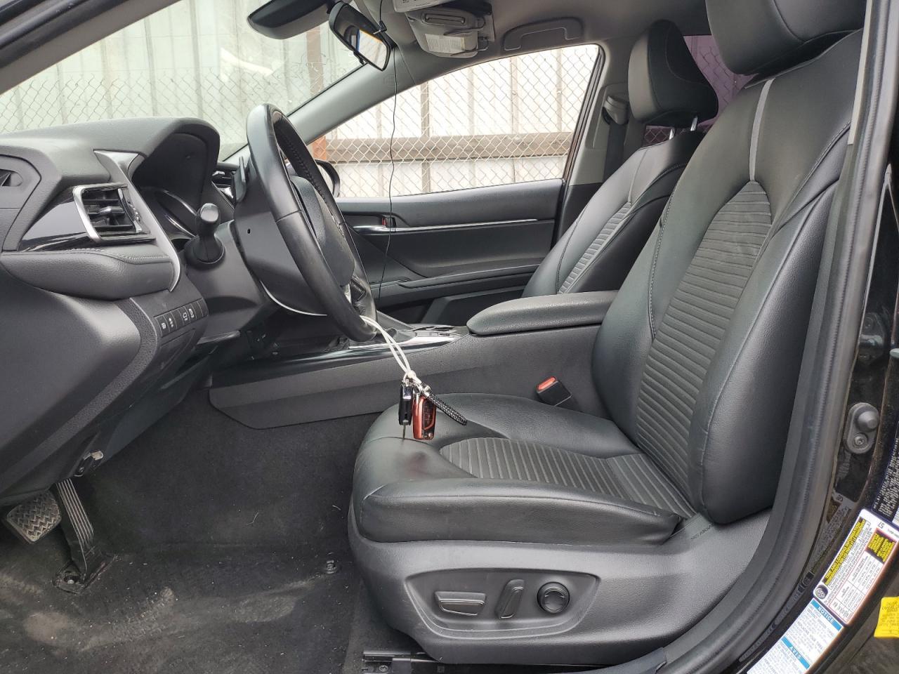 2020 Toyota Camry - zdjęcie 7