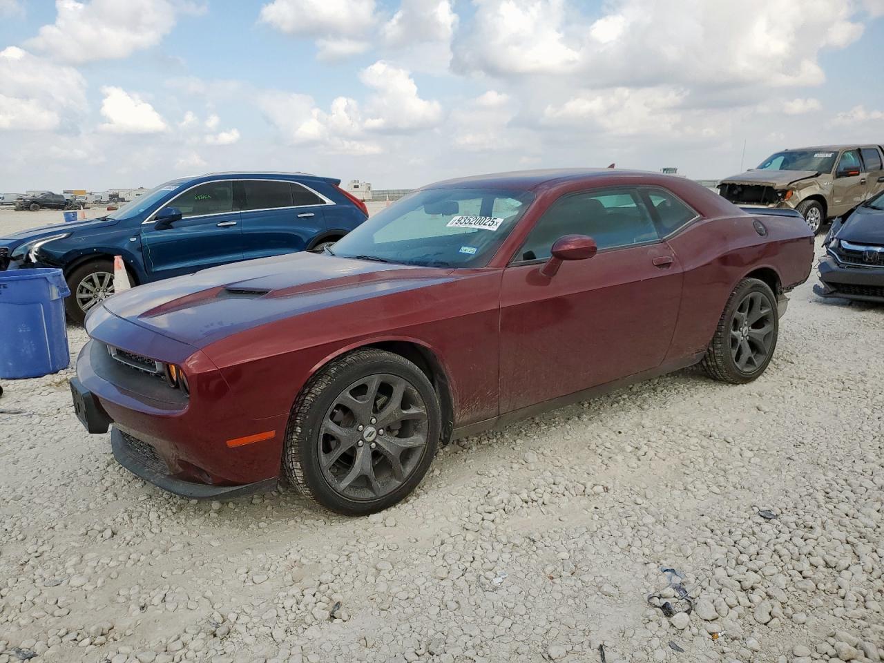 2017 Dodge Challenger - zdjęcie główne