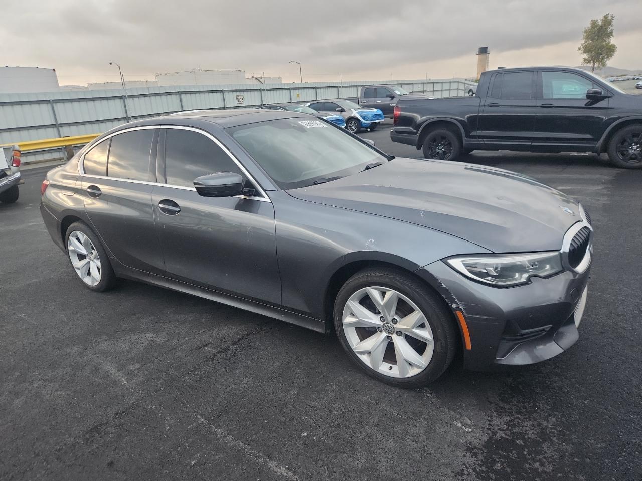 2019 BMW 330I - zdjęcie 4