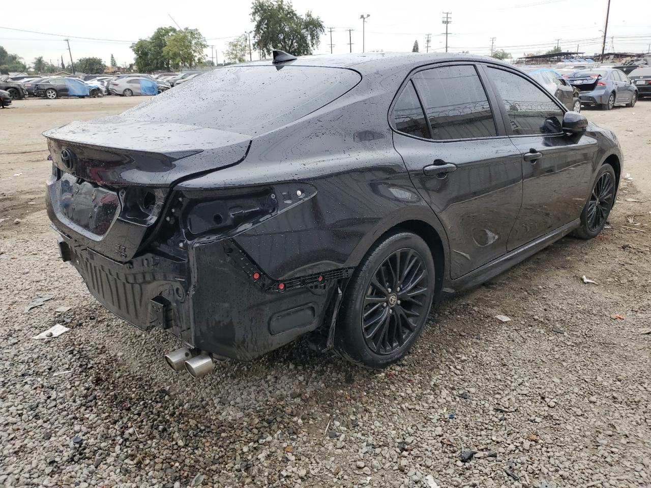 2020 Toyota Camry - zdjęcie 3