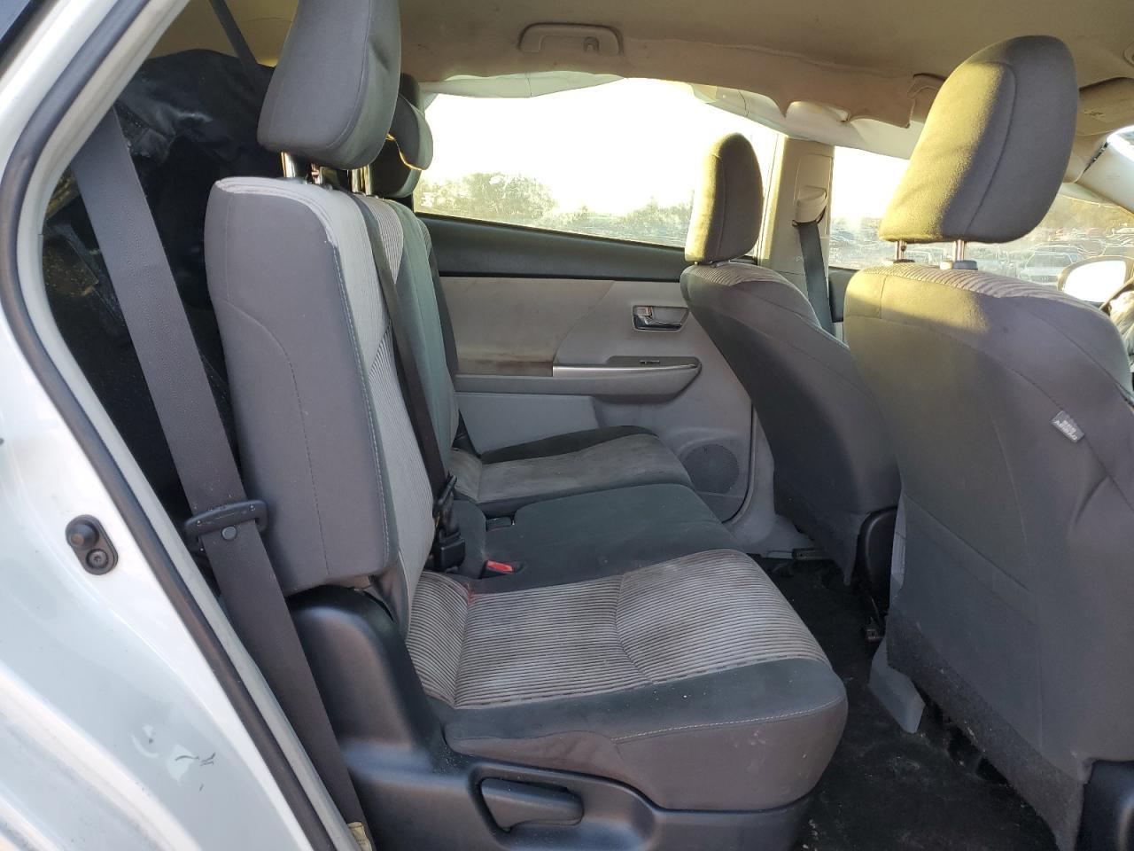 2015 Toyota Prius V Two - zdjęcie 10