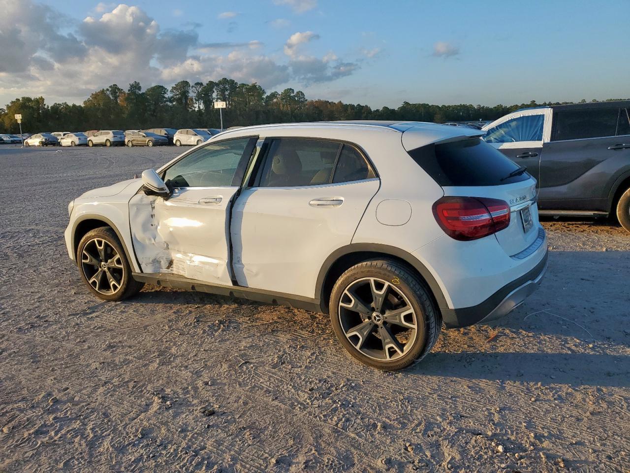 2019 Mercedes-Benz Klasa GLA - zdjęcie 2