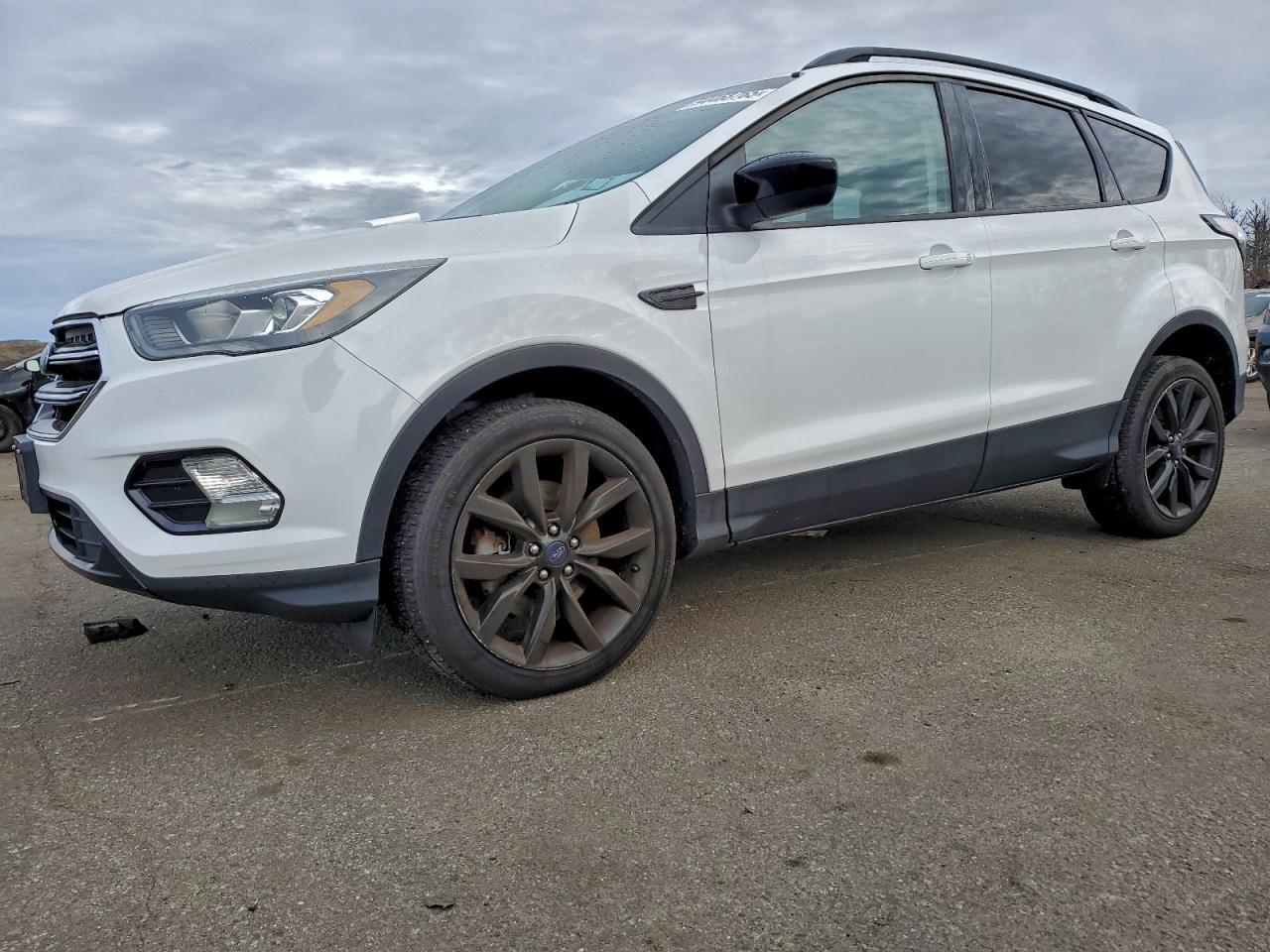 2017 Ford Escape - zdjęcie główne
