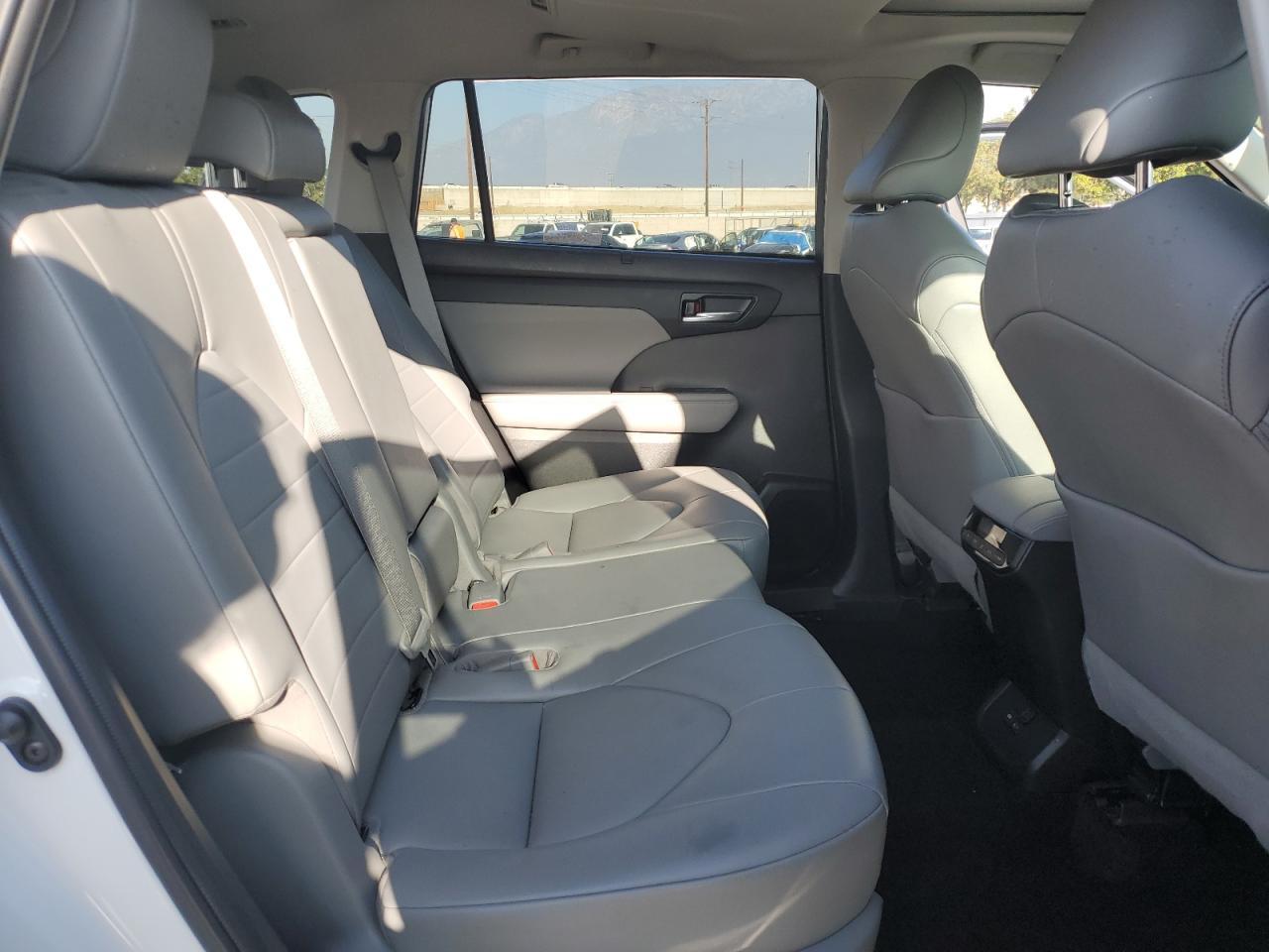 2022 Toyota Highlander - zdjęcie 11