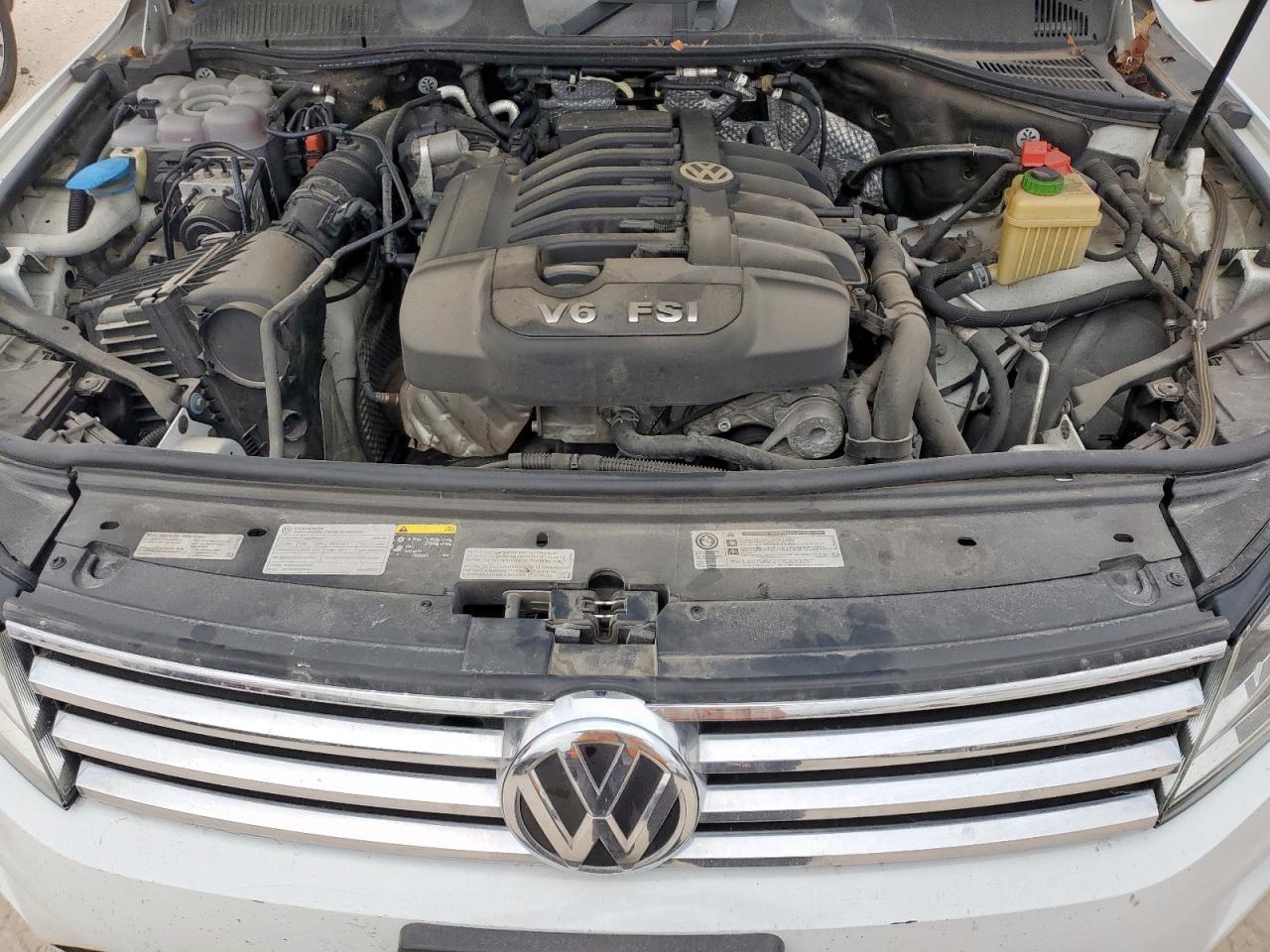 2016 Volkswagen Touareg Sport - zdjęcie 11